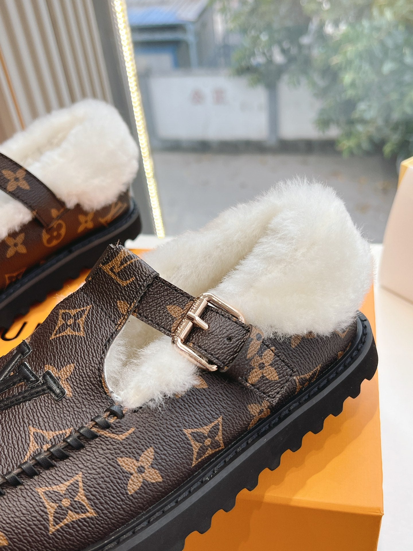 Louis Vuitton Slipper