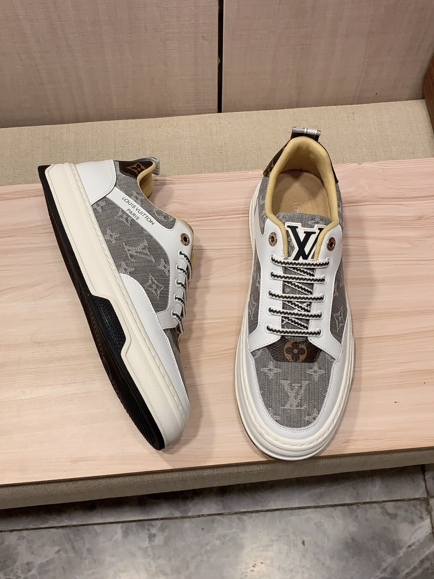 Louis Vuitton Sneaker