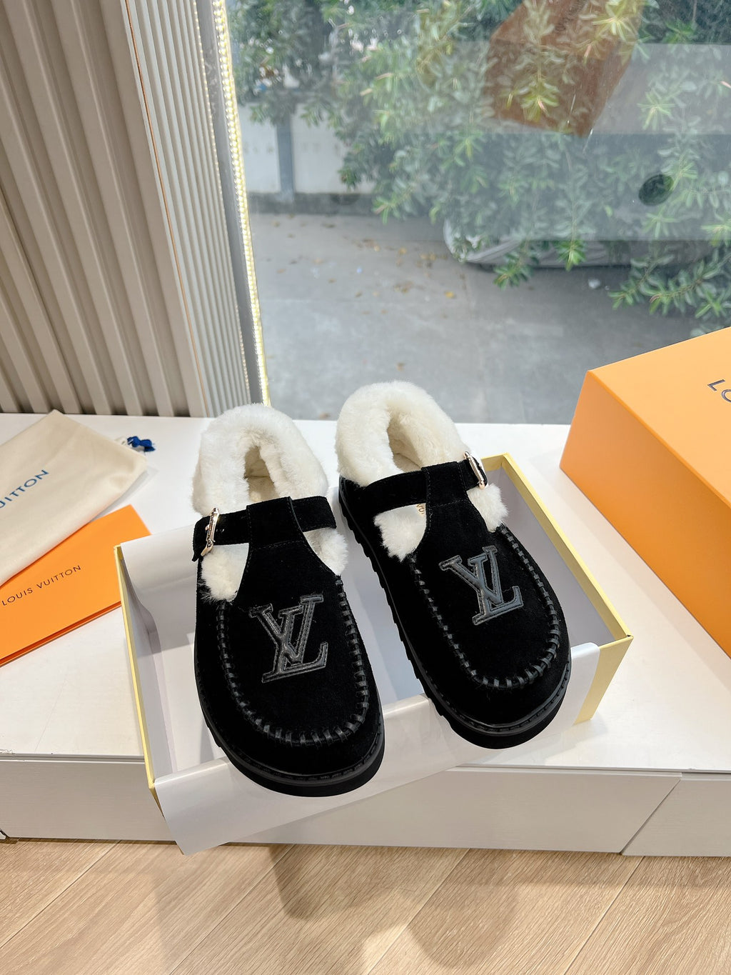 Louis Vuitton Slipper