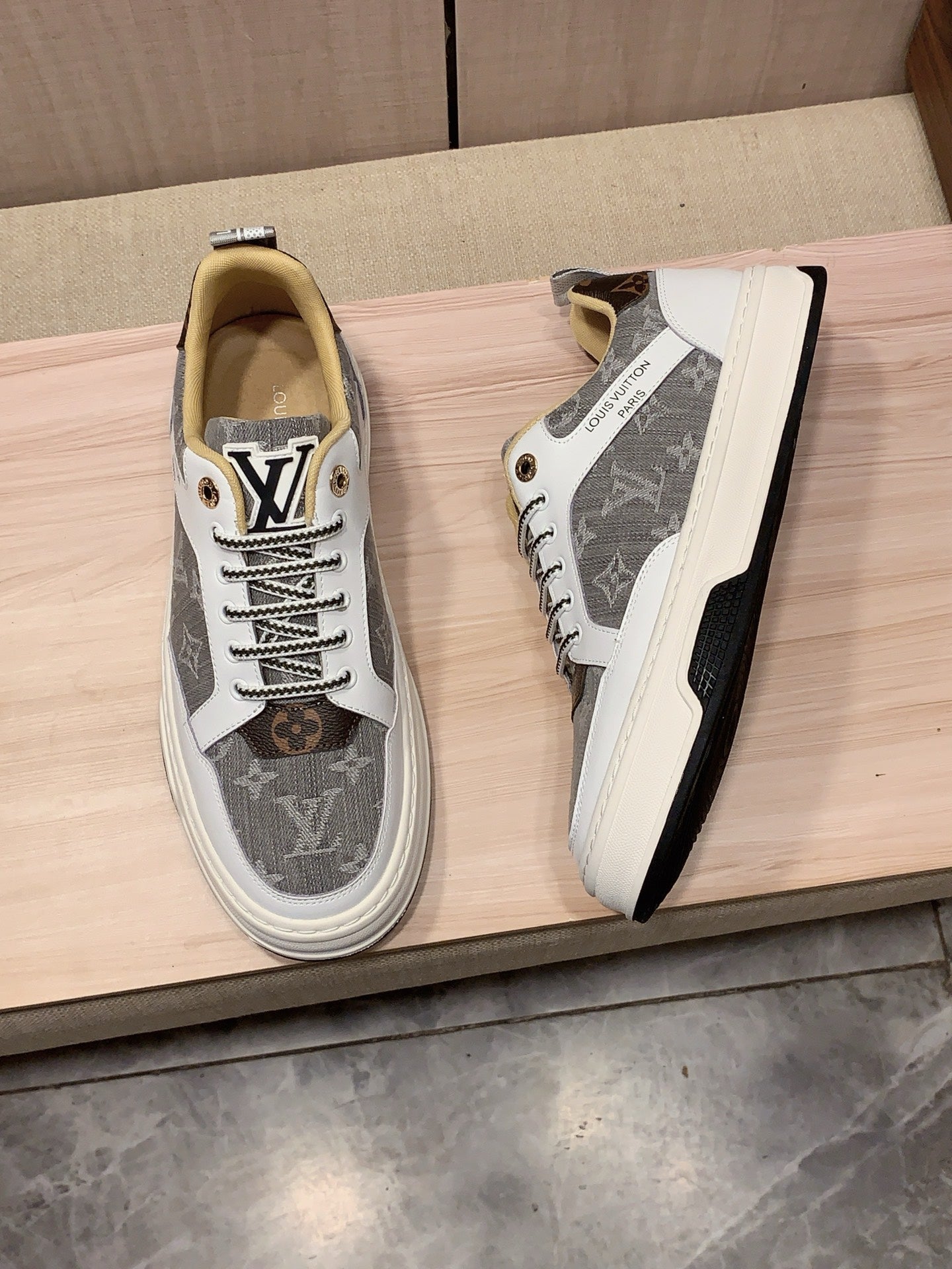 Louis Vuitton Sneaker