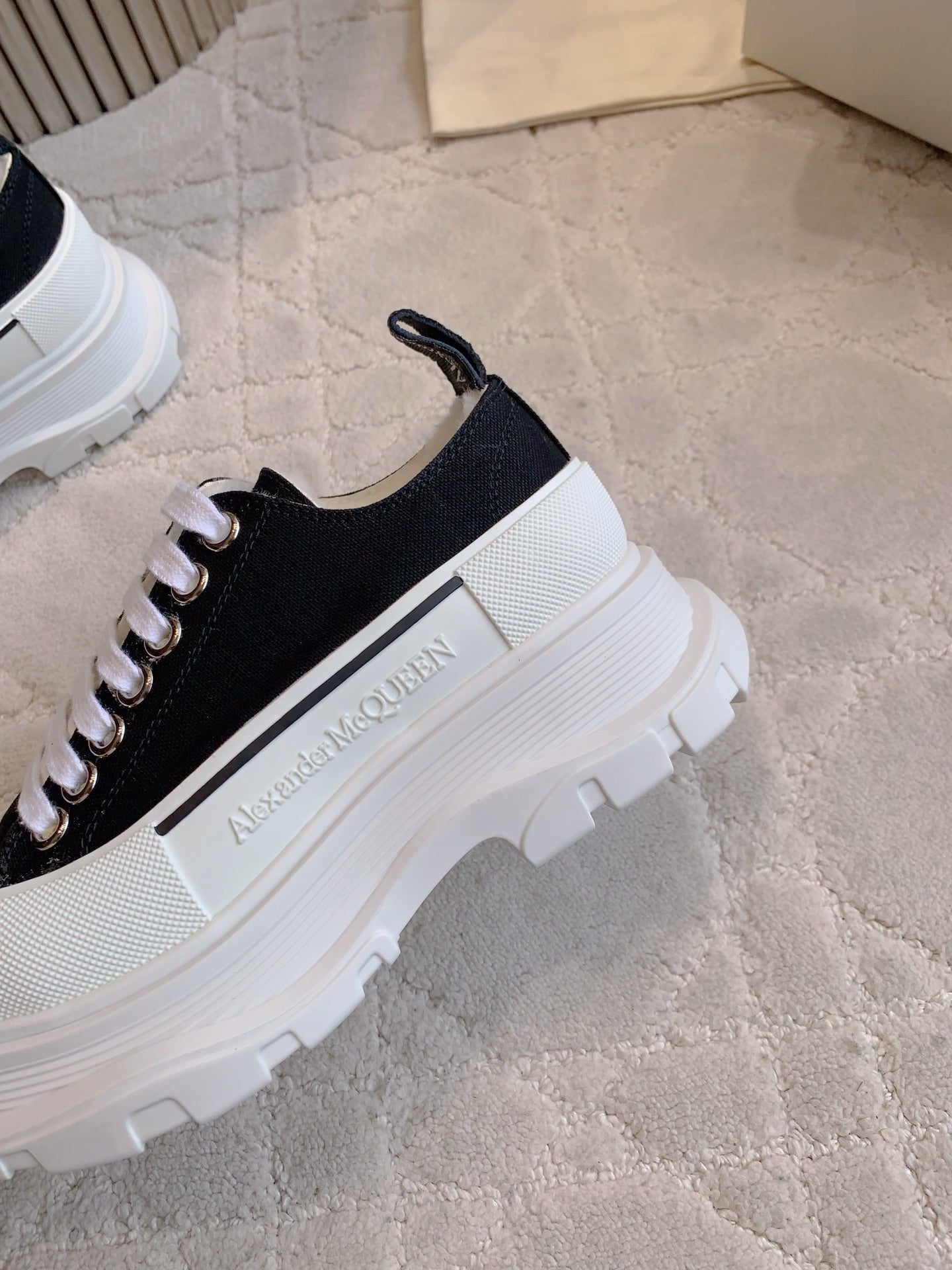 Alexander McQueen Sneaker (Kürklü)