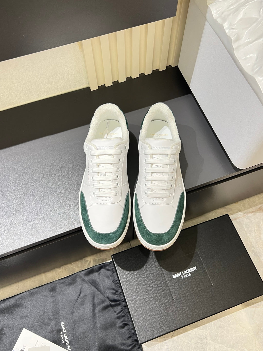 Yves Saint Laurent Sneaker
