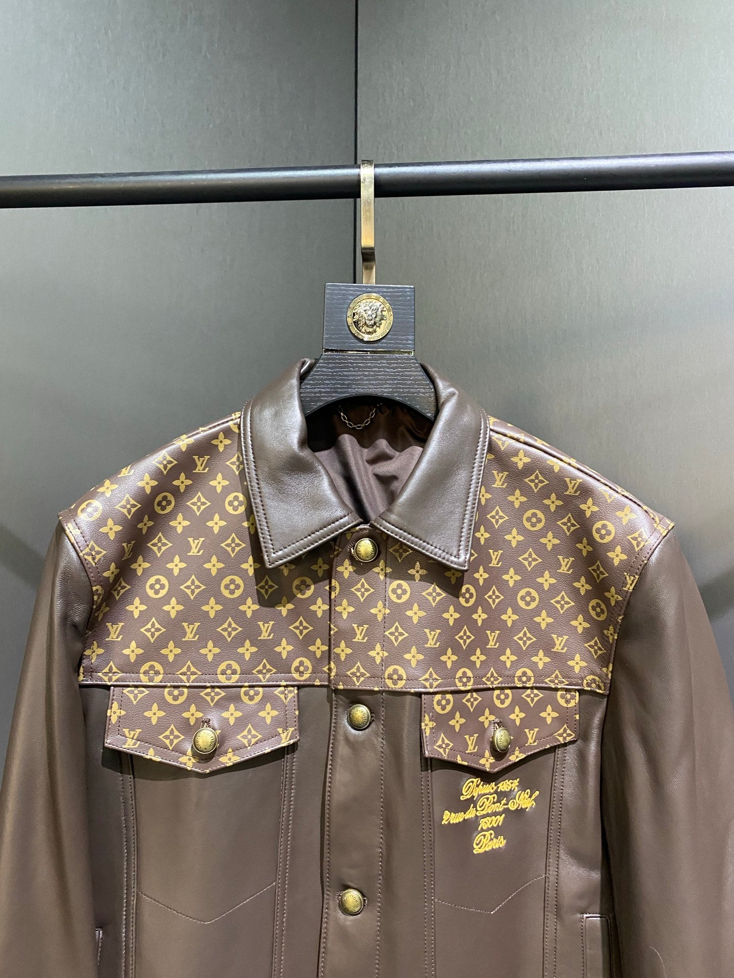 Louis Vuitton Deri Mont