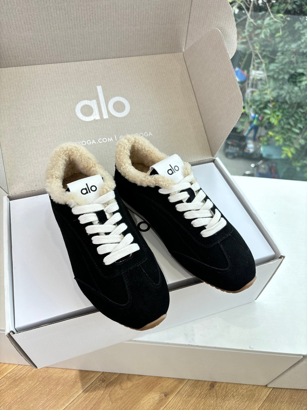 Alo Yoga Sneaker