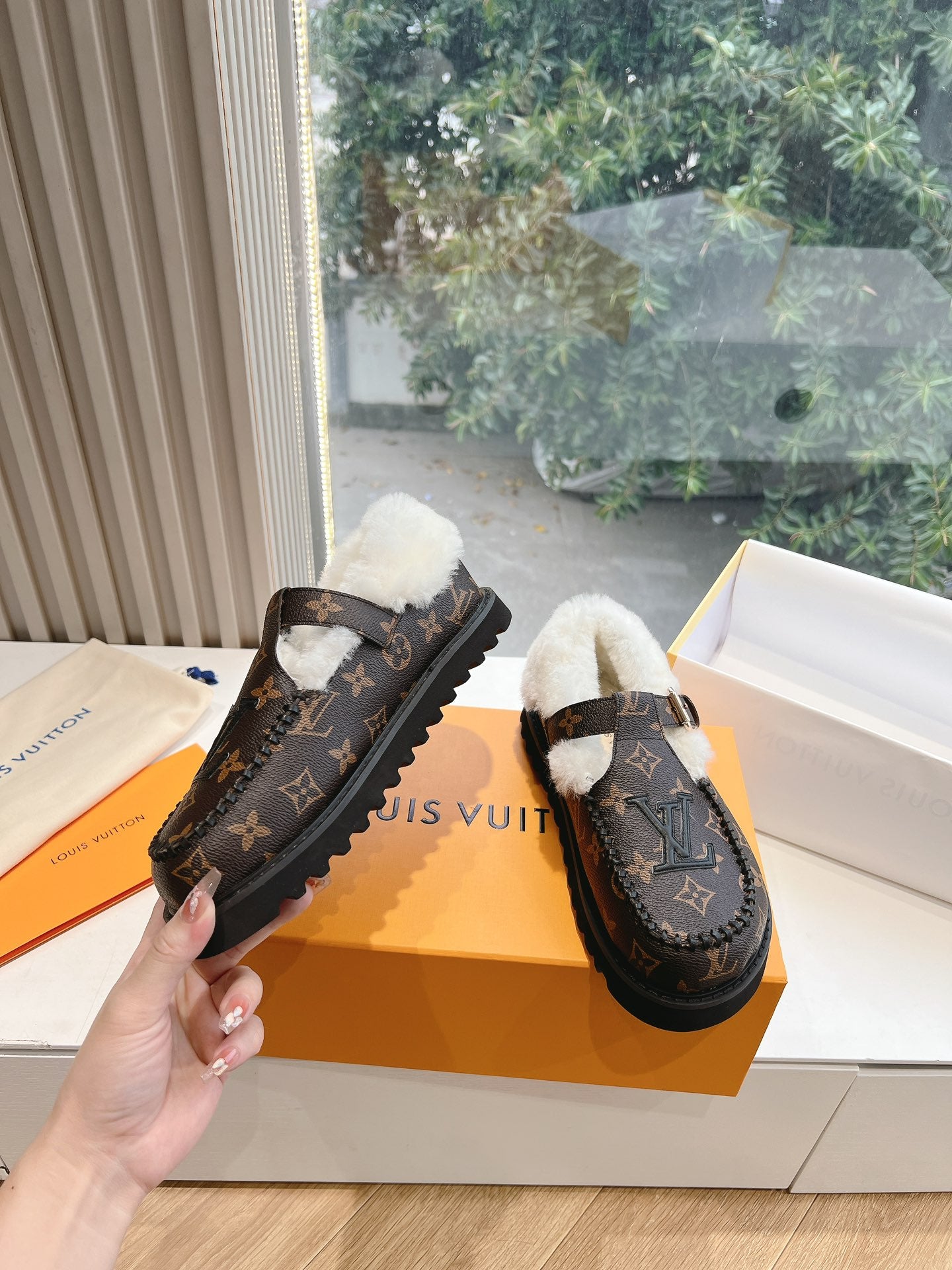 Louis Vuitton Slipper