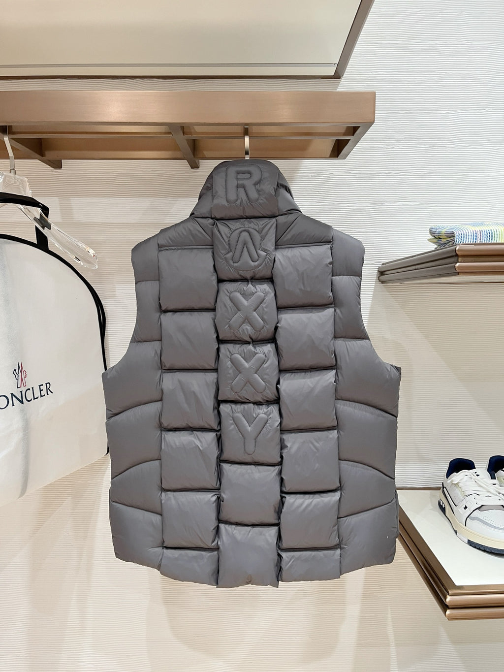 Moncler Yelek