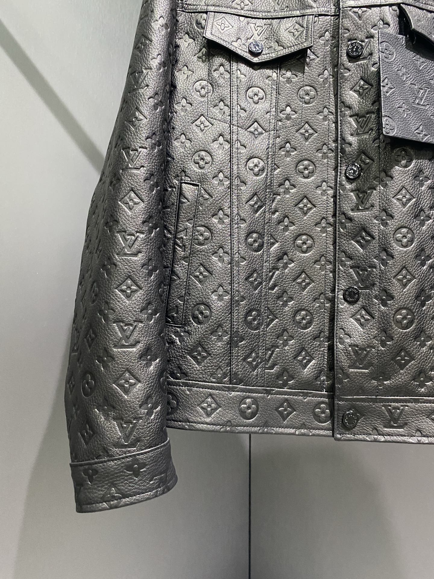 Louis Vuitton Deri Mont