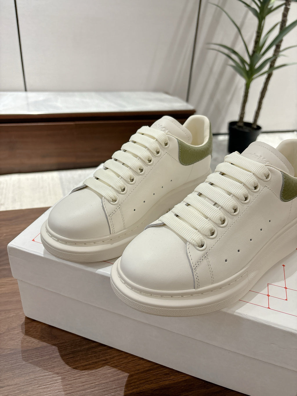 Alexander McQueen Sneaker