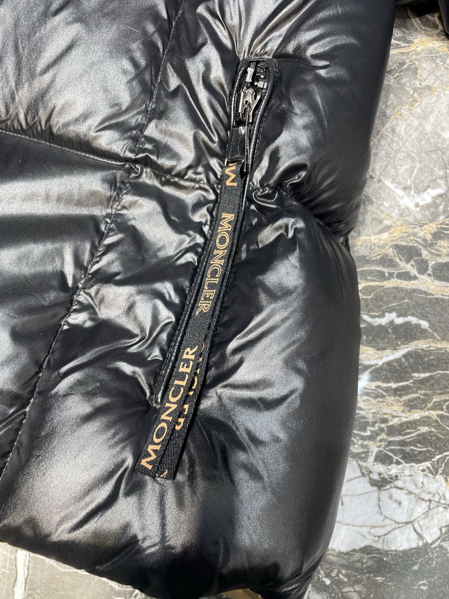 Moncler Kastüyü Mont