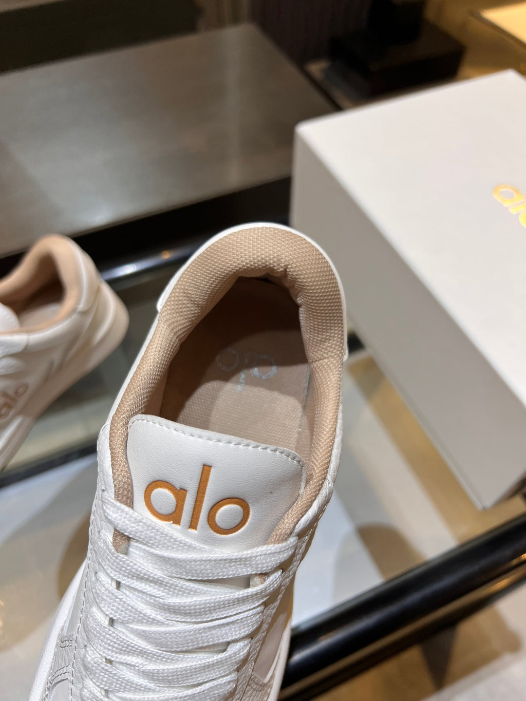Alo Sneaker