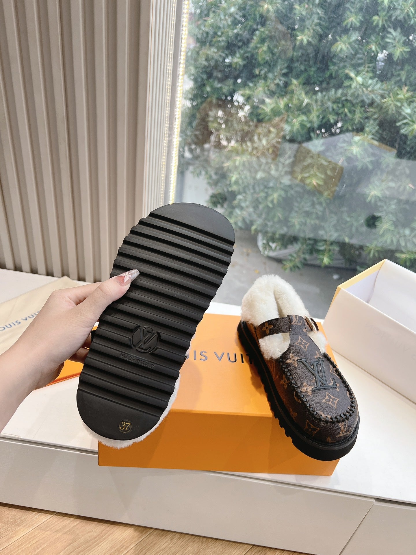 Louis Vuitton Slipper