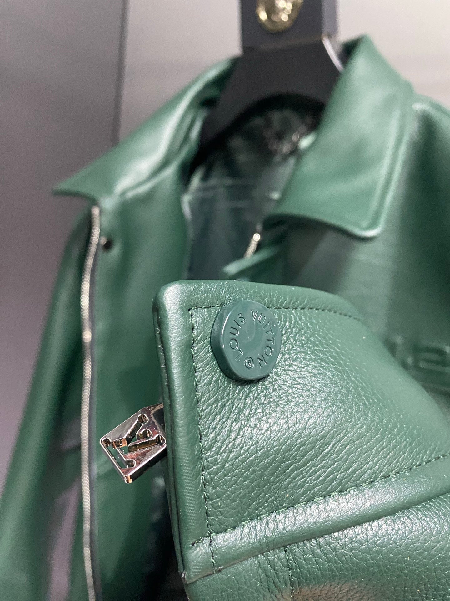 Louis Vuitton Deri Mont