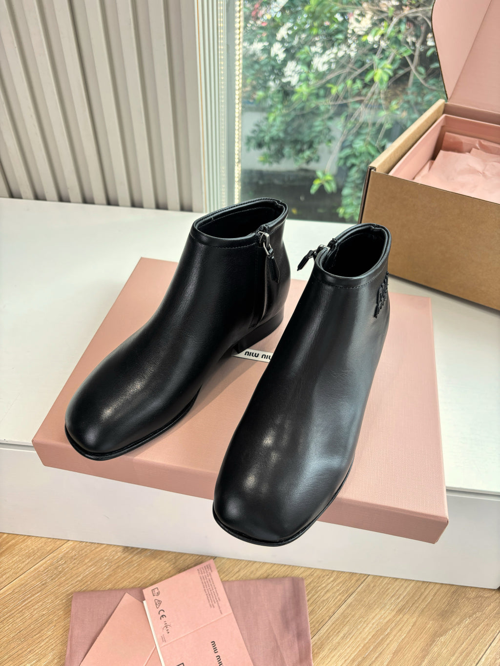 Miu Miu Deri Kısa Bot