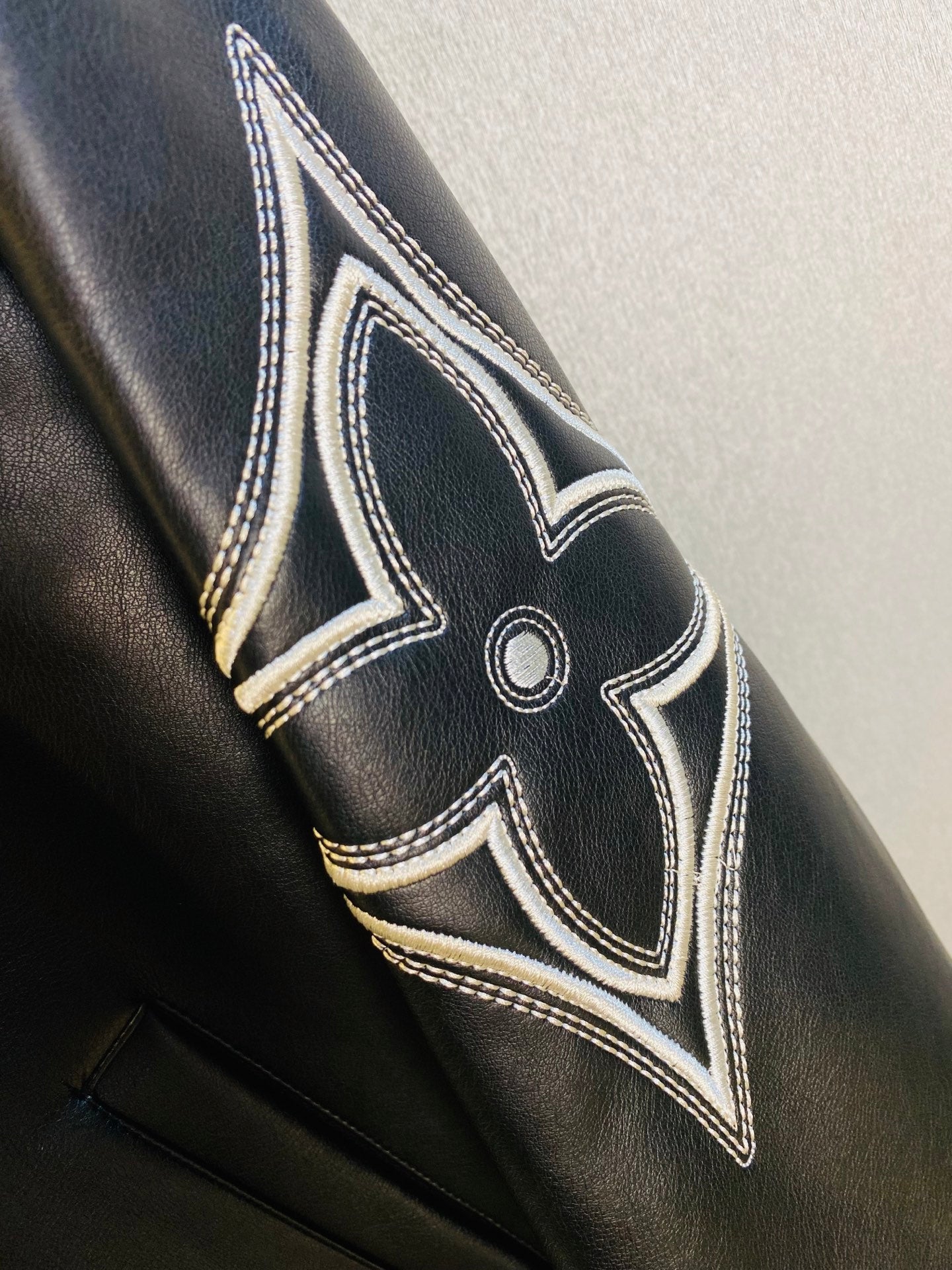 Louis Vuitton Deri Mont