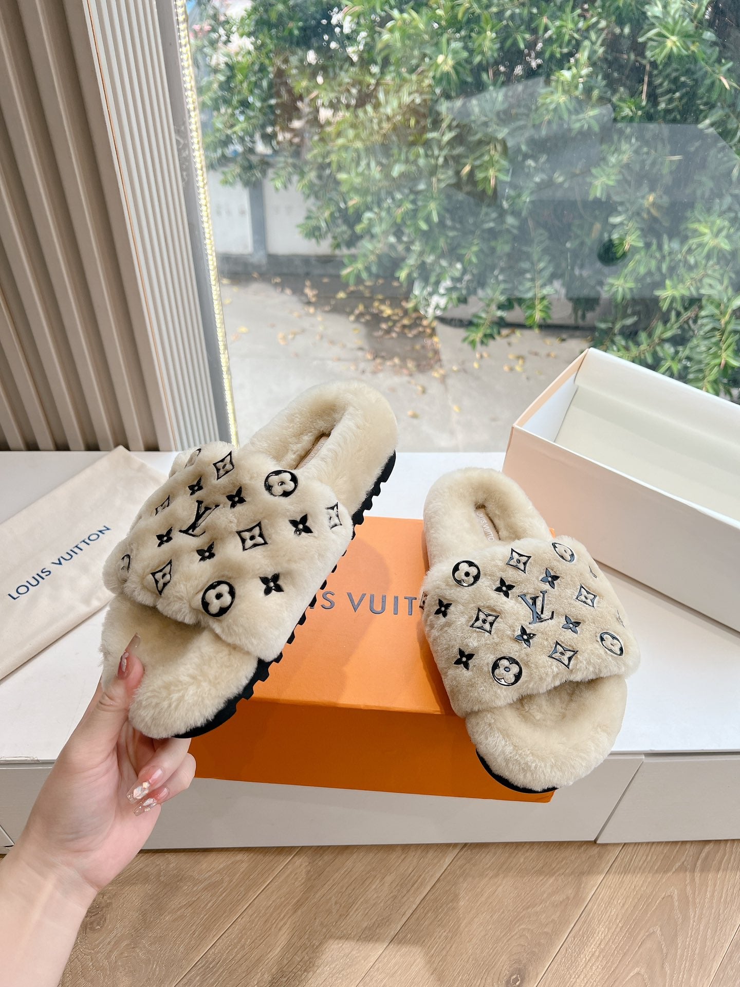 Louis Vuitton Slipper