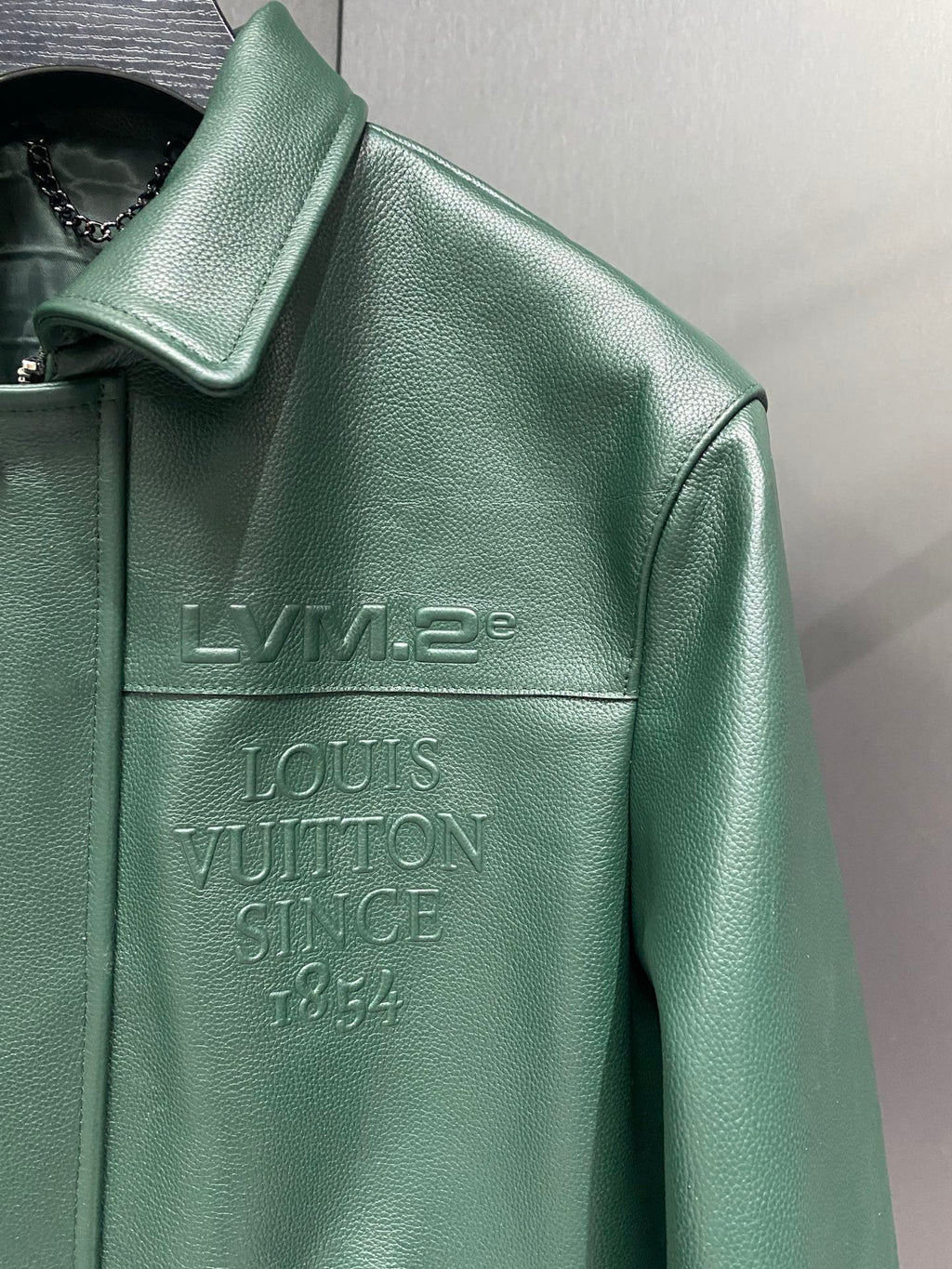 Louis Vuitton Deri Mont