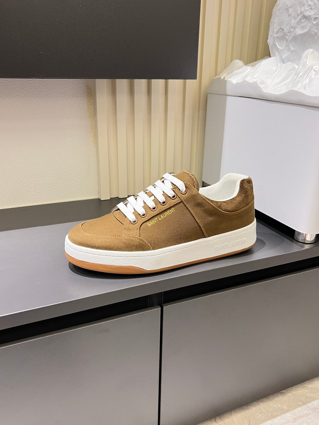 Yves Saint Laurent Sneaker