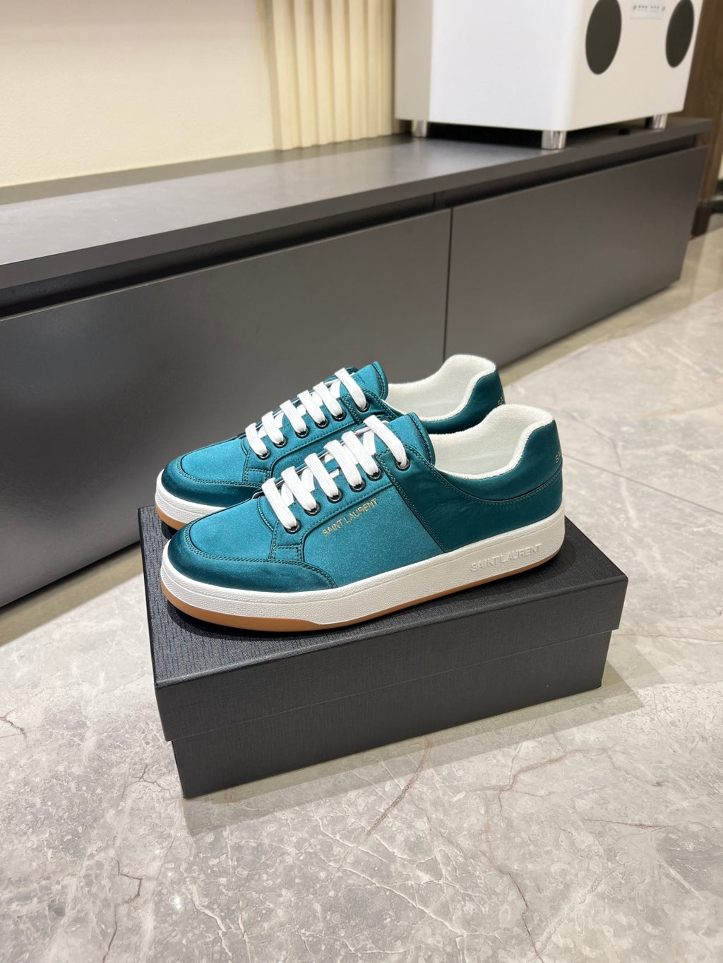 Yves Saint Laurent Sneaker