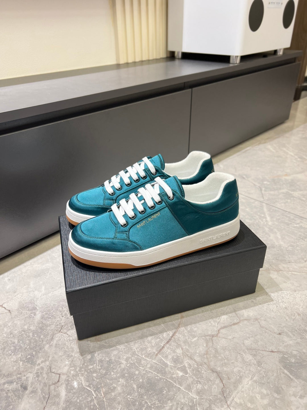 Yves Saint Laurent Sneaker