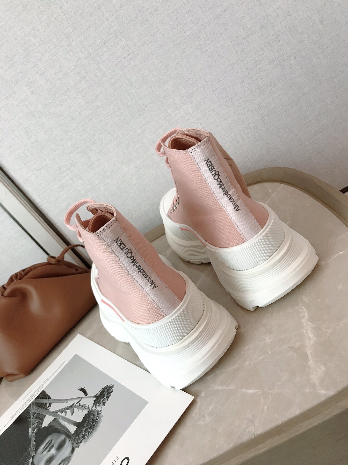 Alexander McQuuen Bot