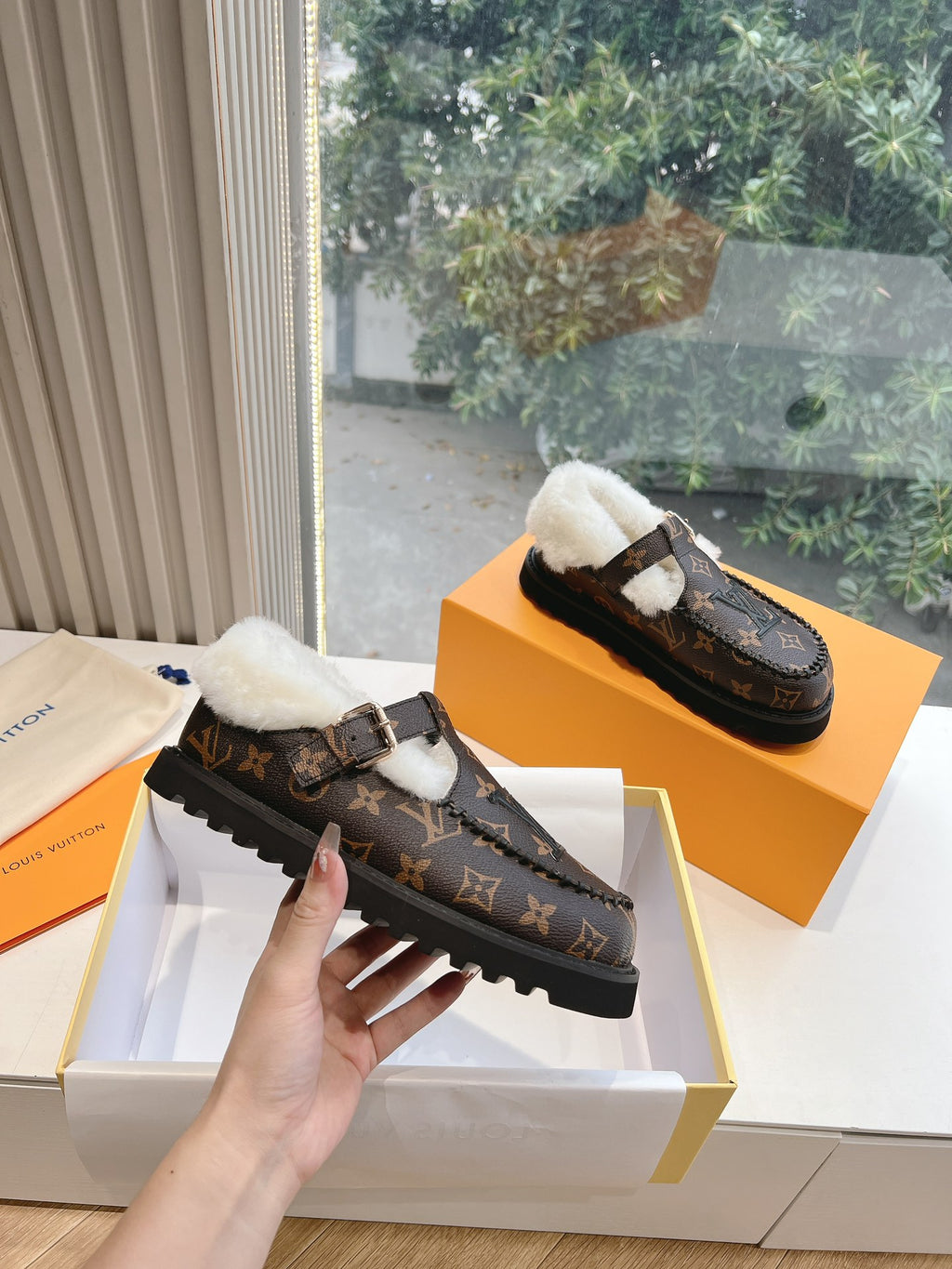 Louis Vuitton Slipper