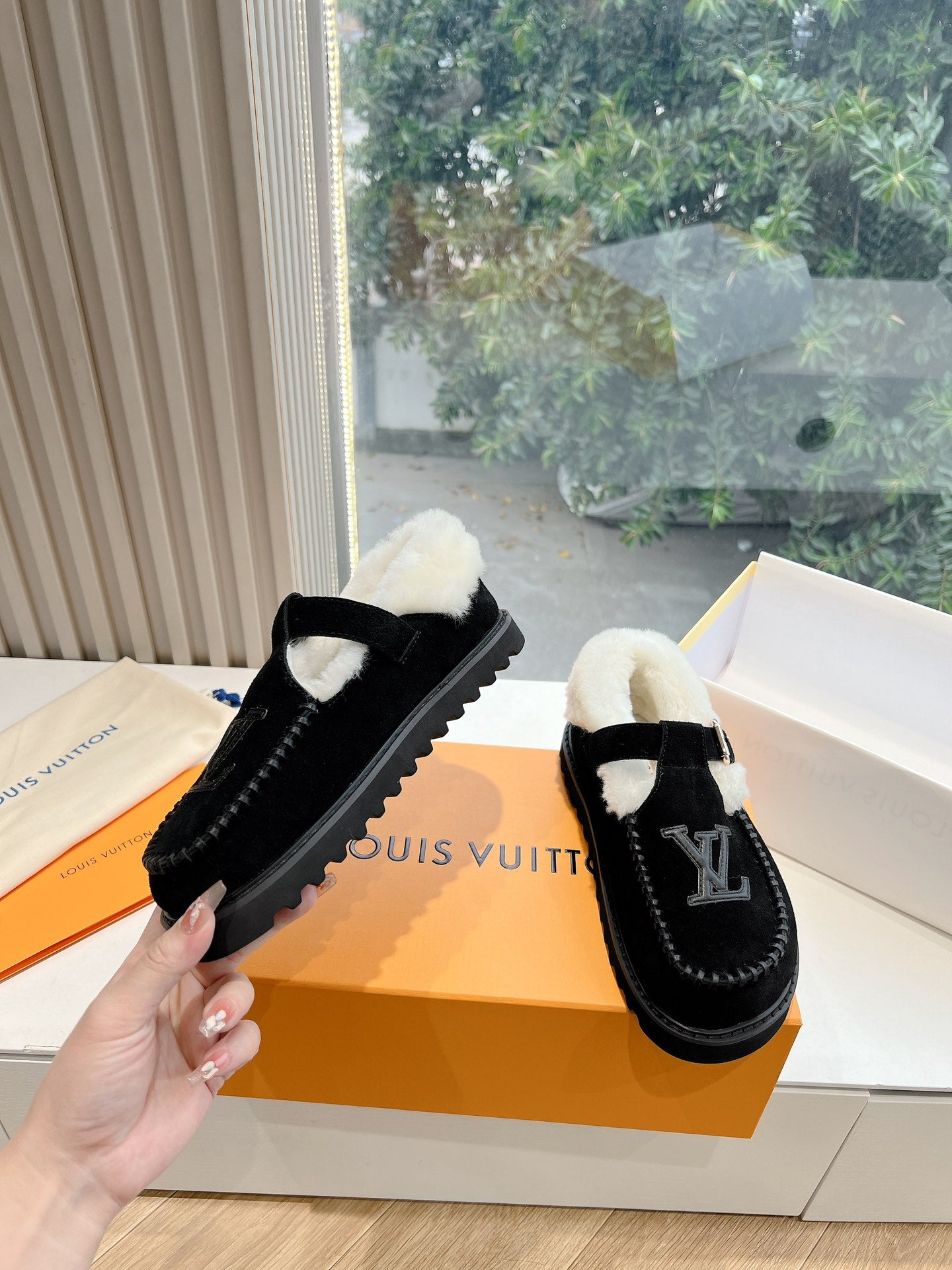 Louis Vuitton Slipper