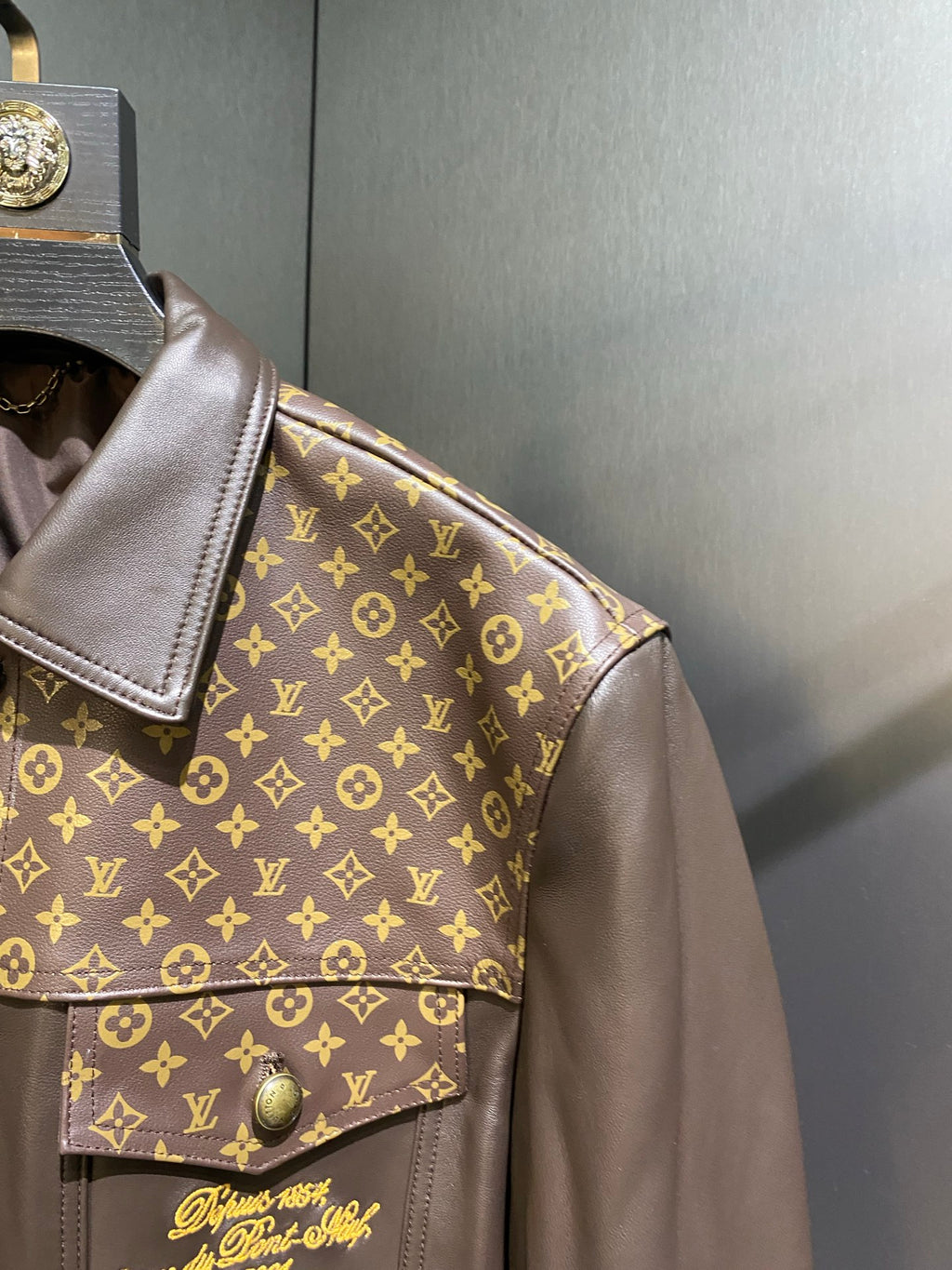 Louis Vuitton Deri Mont