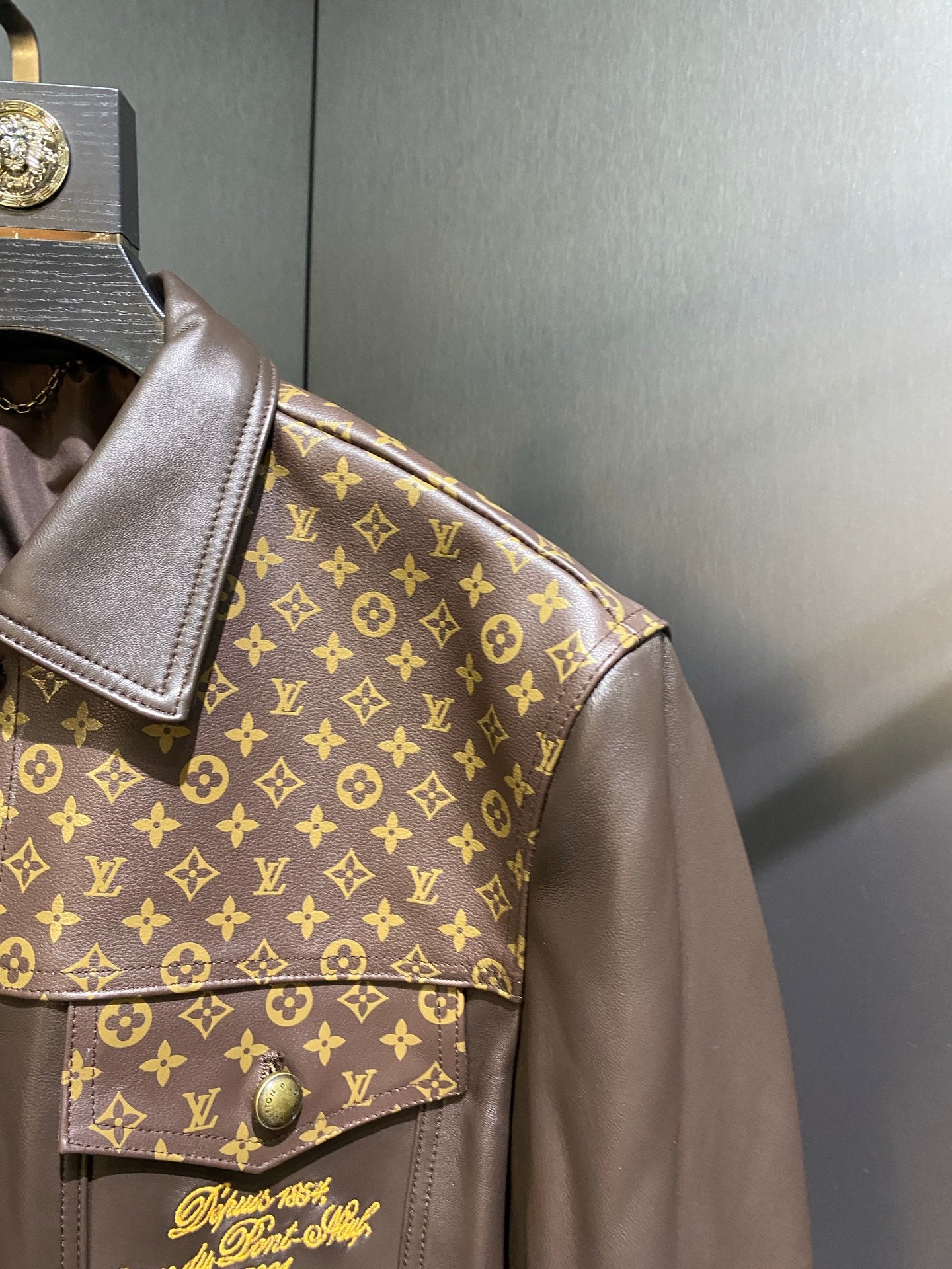 Louis Vuitton Deri Mont